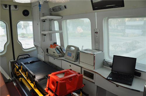 乐山救护车内部